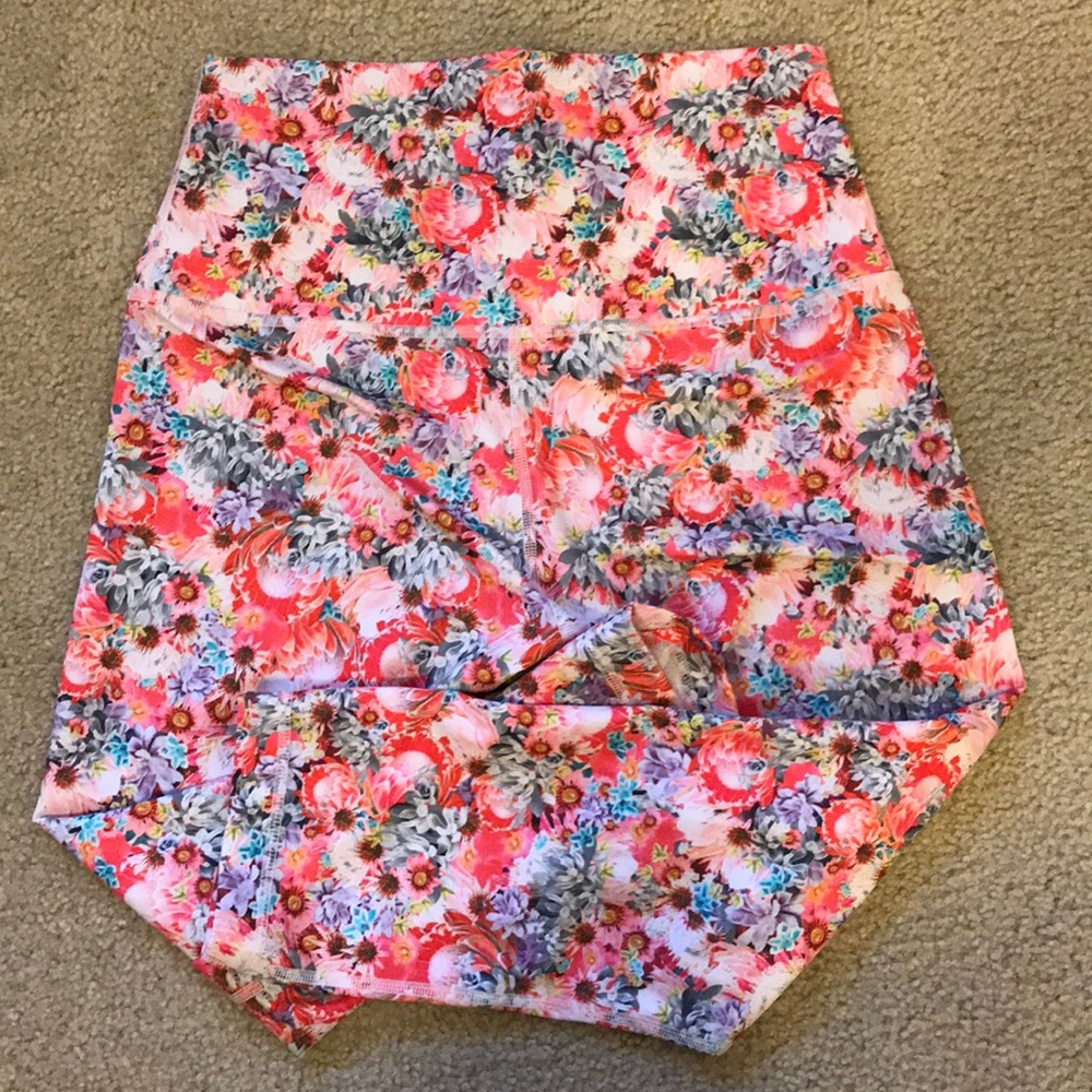 Lululemon flowabunga pink floral print yoga crop